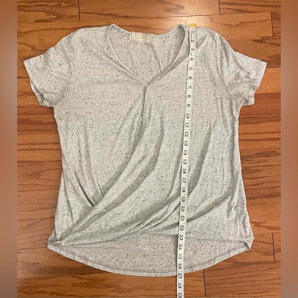 Sinuous- Heather‎ Gray V-Neck Women's Tee Size M - Picture 6 of 8
